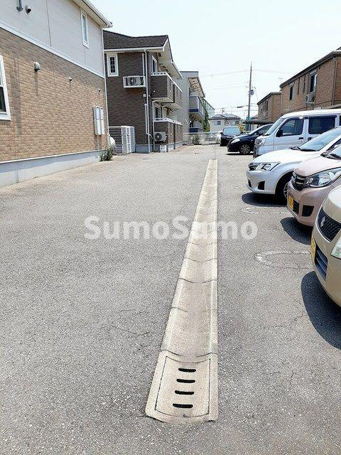 タカラピュア　東の駐車場|車をお持ちの方に嬉しい駐車場付きの物件です