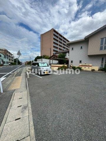 セントアース桑原の駐車場