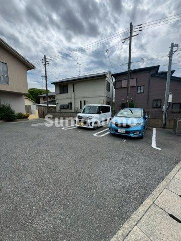 セントアース桑原の駐車場