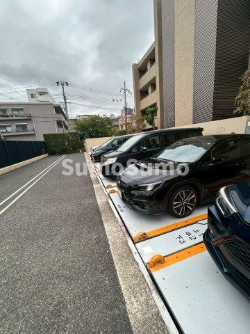 チュリス本山の駐車場