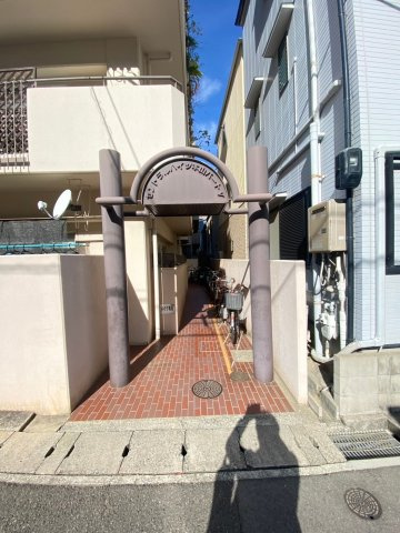 セントラルハイツ本山パートⅤのエントランス