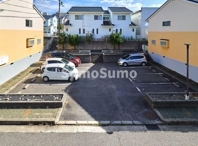 タウンハウス伊川谷の駐車場|カースペースがあります