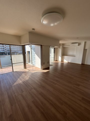 ソフィットクラブの居間・リビング