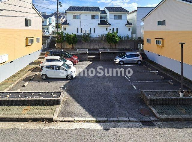 タウンハウス伊川谷の駐車場|駐車場に車を止められます