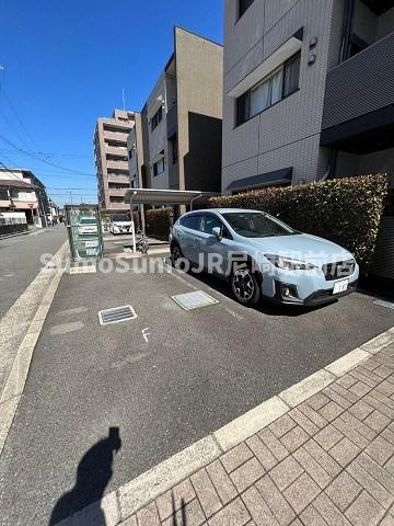 ツインキューブN棟の駐車場|外観です