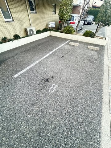 ソレイユ東園田の駐車場