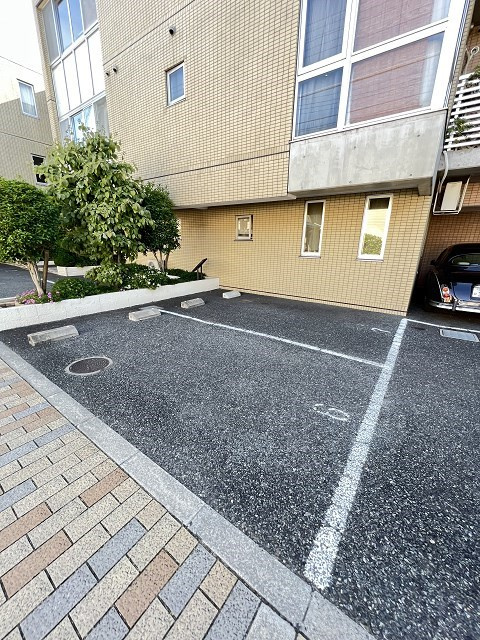 ソレイユ東園田の駐車場