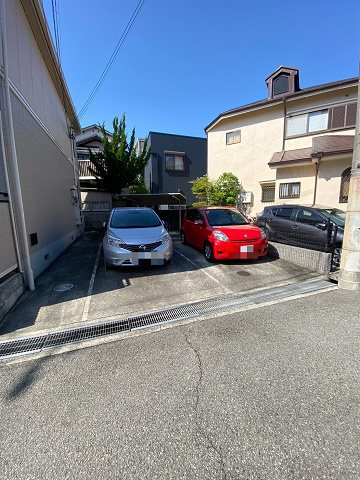 ソレアード北仁川の駐車場