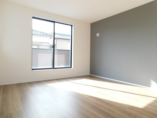 あま市篠田陰島の新築一戸建の洋室|◇２階洋室◇　　南面を含む２面採光で明るい洋室８．０帖　ウォークインクローゼット完備！　バルコニー付き♪