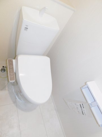 あま市篠田陰島の新築一戸建のトイレ|◇トイレ◇　　１階・２階　節水型シャワートイレ