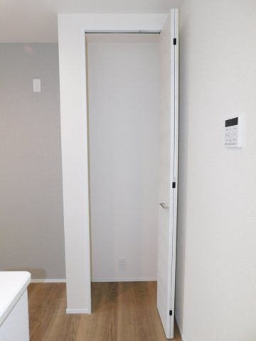 あま市篠田陰島の新築一戸建の収納|☆パントリー☆ 　　食料品や日用品のストックに便利な収納完備！