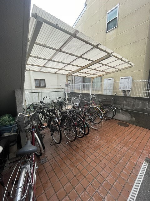 ハイツ24の駐車場