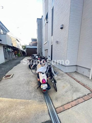 ハーモニーテラス野里Ⅲの駐車場