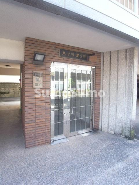 ハイツ淀2号館のエントランス