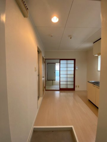 ハイツ丸岡の玄関