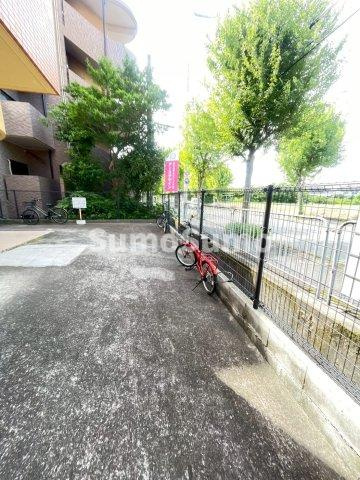 ハイツ長畑の駐車場|車をお持ちの方に嬉しい駐車場付きの物件です