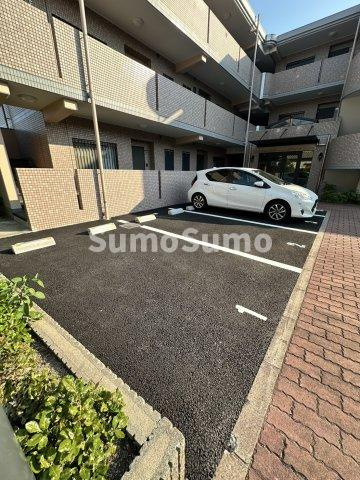 ハイタウン御殿山東の駐車場