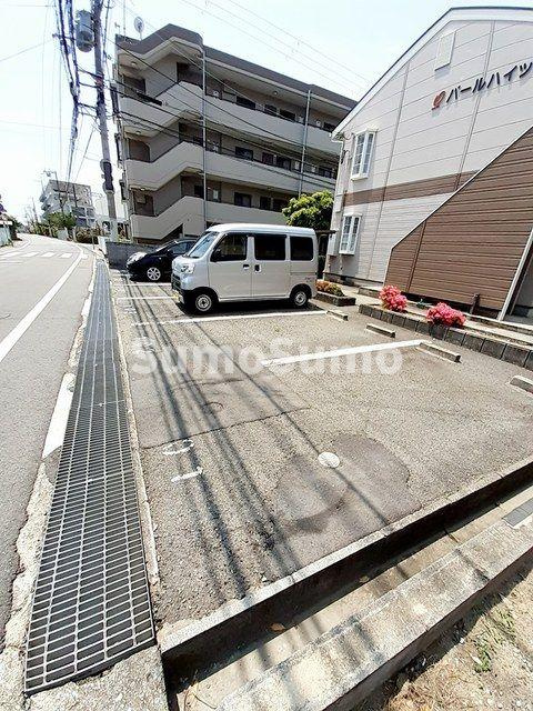 パールハイツ西の駐車場|カースペースがあります