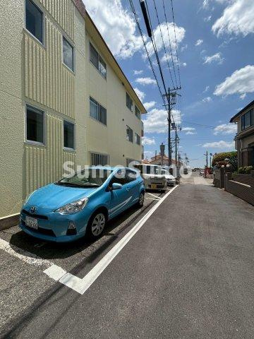 ハニーサイド塩屋の駐車場|駐車場に車を止められます