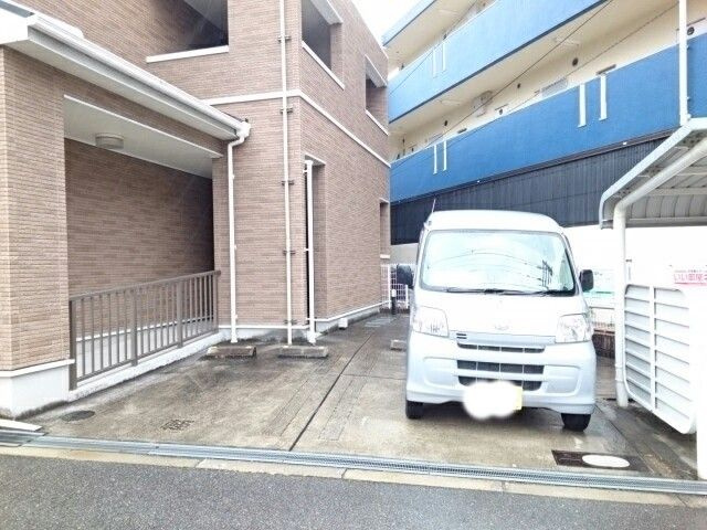プレジールの駐車場