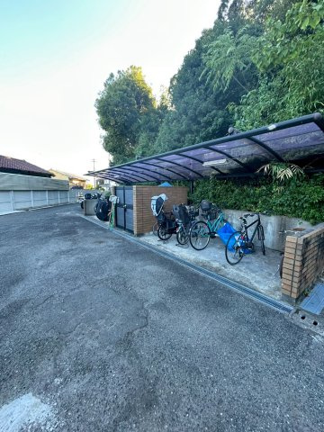 ハイツレインボー塩屋の駐車場|駐車場完備です