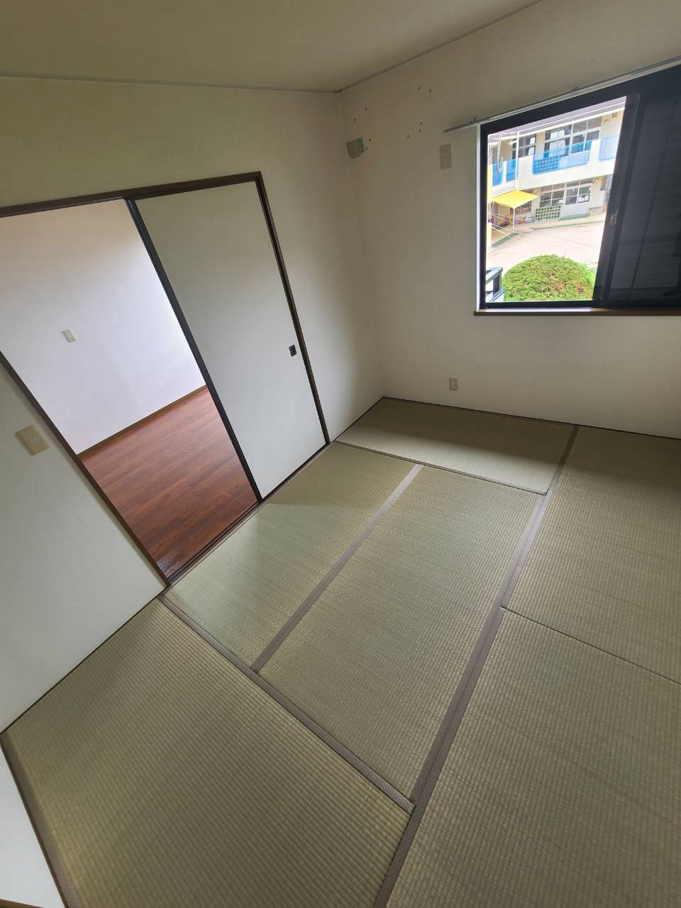 ハミング門戸の和室