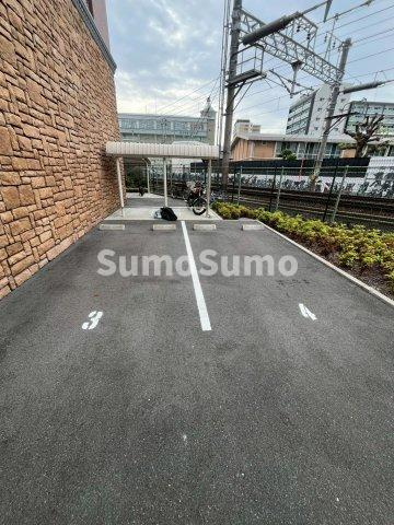 プレジオ十三の駐車場