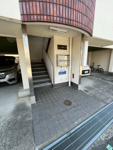 ハイツ南甲子園のエントランス
