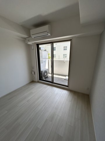 プレサンス神崎川ファインブレスの寝室|広くて明るい寝室