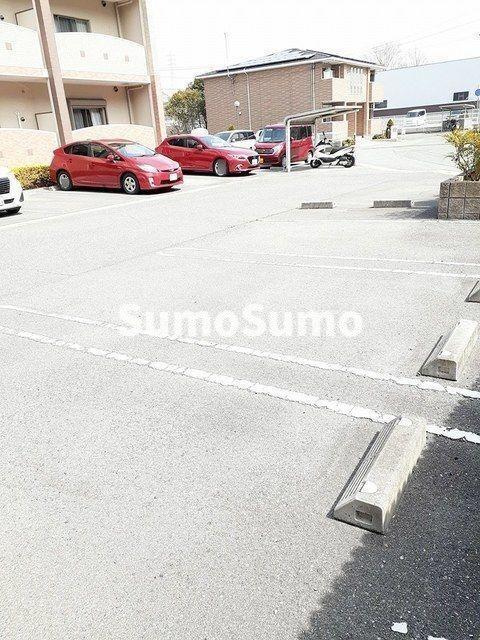 パストラルメゾン・グランの駐車場|駐車スペースもあります
