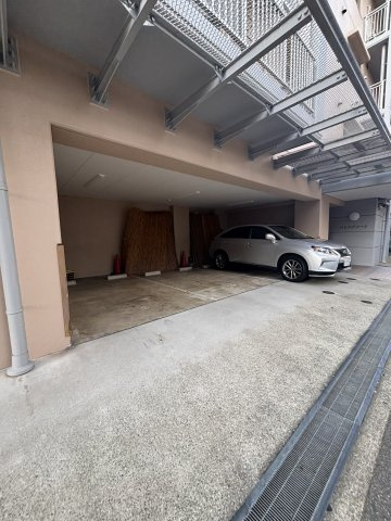 ハミングコートの駐車場