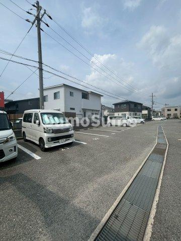 パセオ今田 Ⅰの駐車場|駐車場に車を止められます