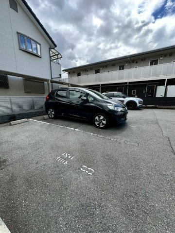 プレジールの駐車場