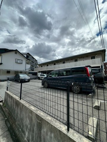 プレジールの駐車場