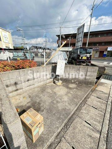 ハイツ山手の駐車場|駐車場があるので、車を買う予定の方も安心です