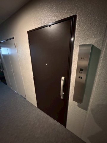 プレサンス谷町九丁目駅前の玄関