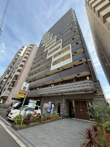 プレサンス谷町九丁目駅前の外観