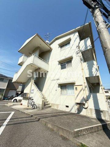 ハイフラット静徳のエントランス|きれいな外観です