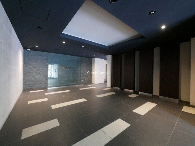 プレサンス難波セレクトのエントランス|ゆとりのあるエントランスです