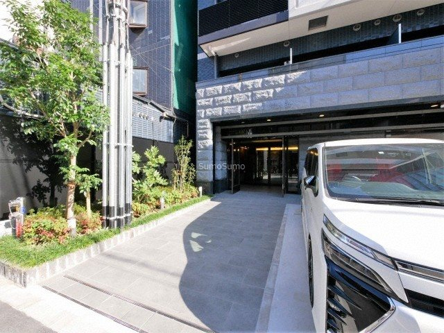 プレサンス難波マジョリティのエントランス