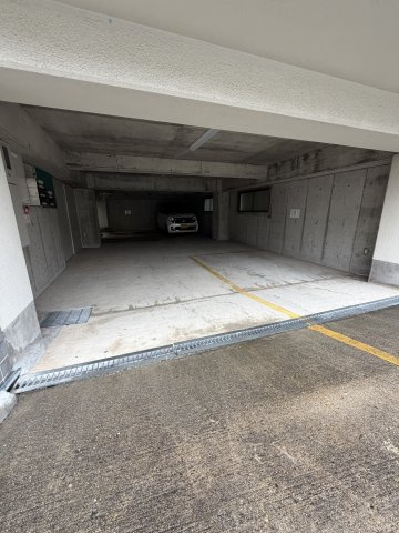ハイツ輝の駐車場