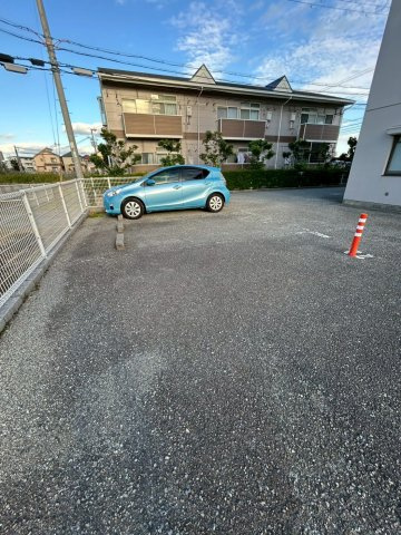 ハイツニシキの駐車場|駐車スペースもあります