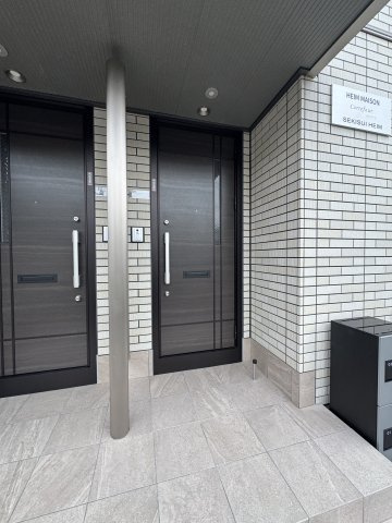 ハイム　カルフールのエントランス