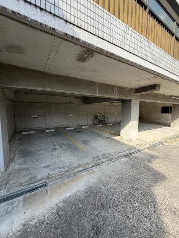 ハギノハウスの駐車場