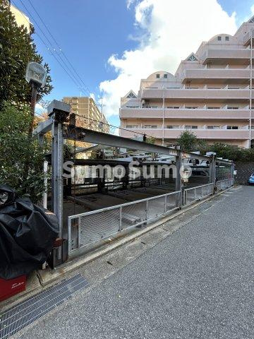 バッハレジデンス神戸ウェストの駐車場|車をお持ちの方に嬉しい駐車場付きの物件です