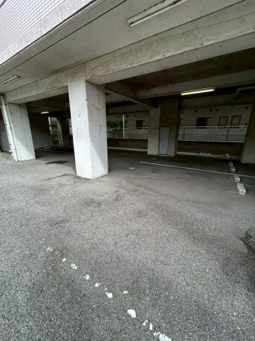 パセイオ・サンコーの駐車場