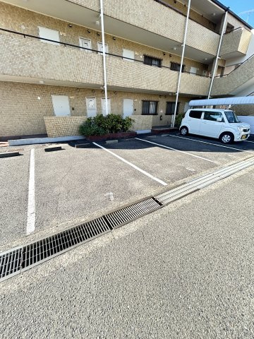 ハイツアイの駐車場