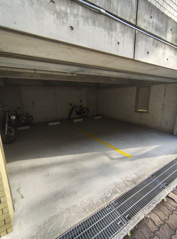 ハイム北野の駐車場