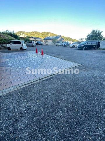 ハイツレインボー塩屋の駐車場|カースペースがあります