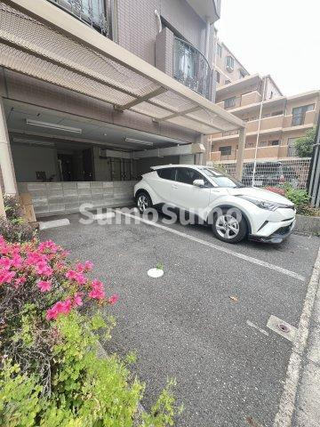 マンション逸 の駐車場
